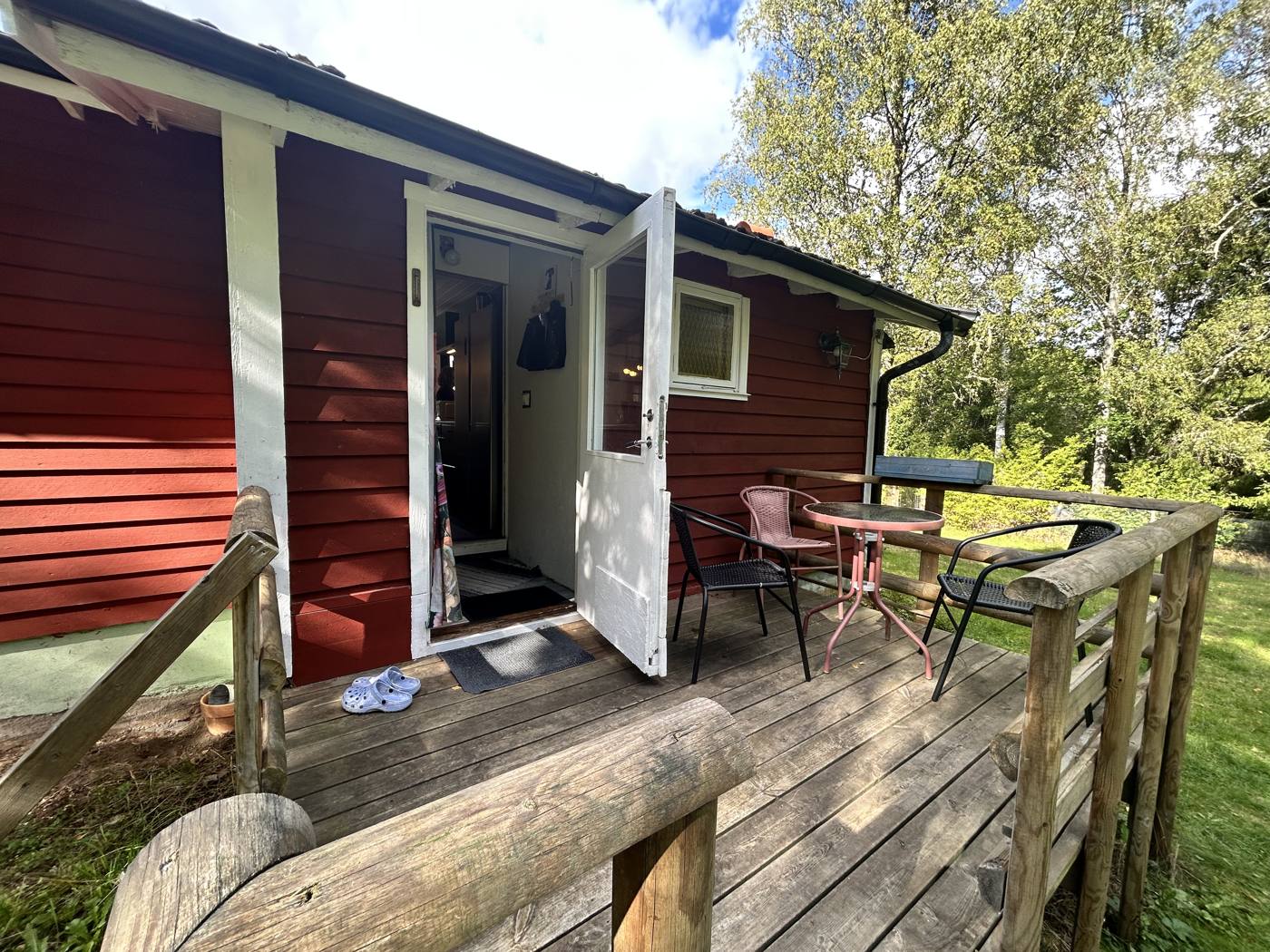 Sitzplatz auf der Terrasse am Eingang